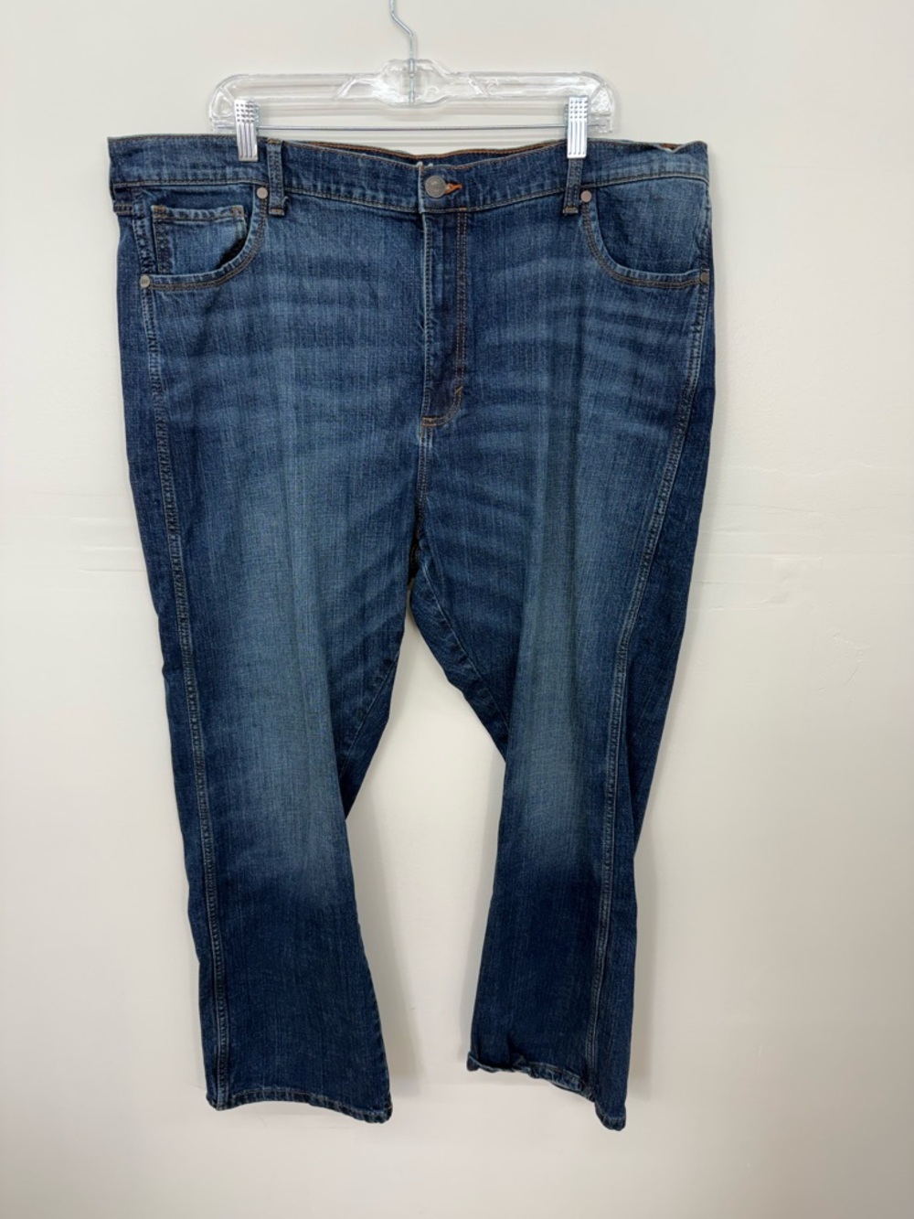 Wrangler Men's Medium Blue Relaxed Boot Straight Jeans P16